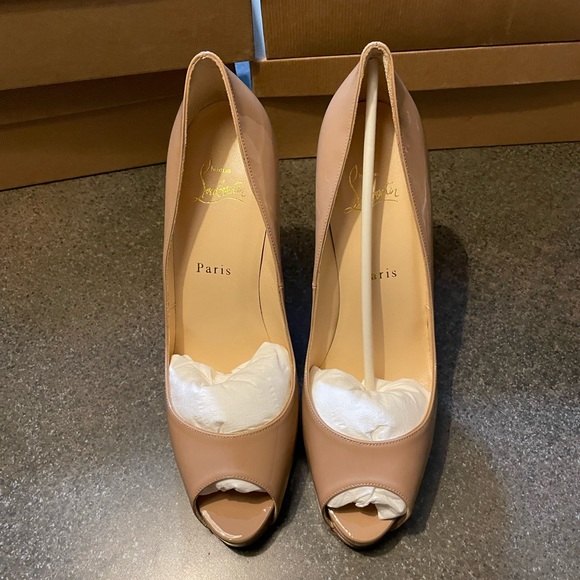 NEW IN BOX CHRISTIAN LOUBOUTIN 120 VERY PRIVE NUDE RARE SIZE 40 main image 1